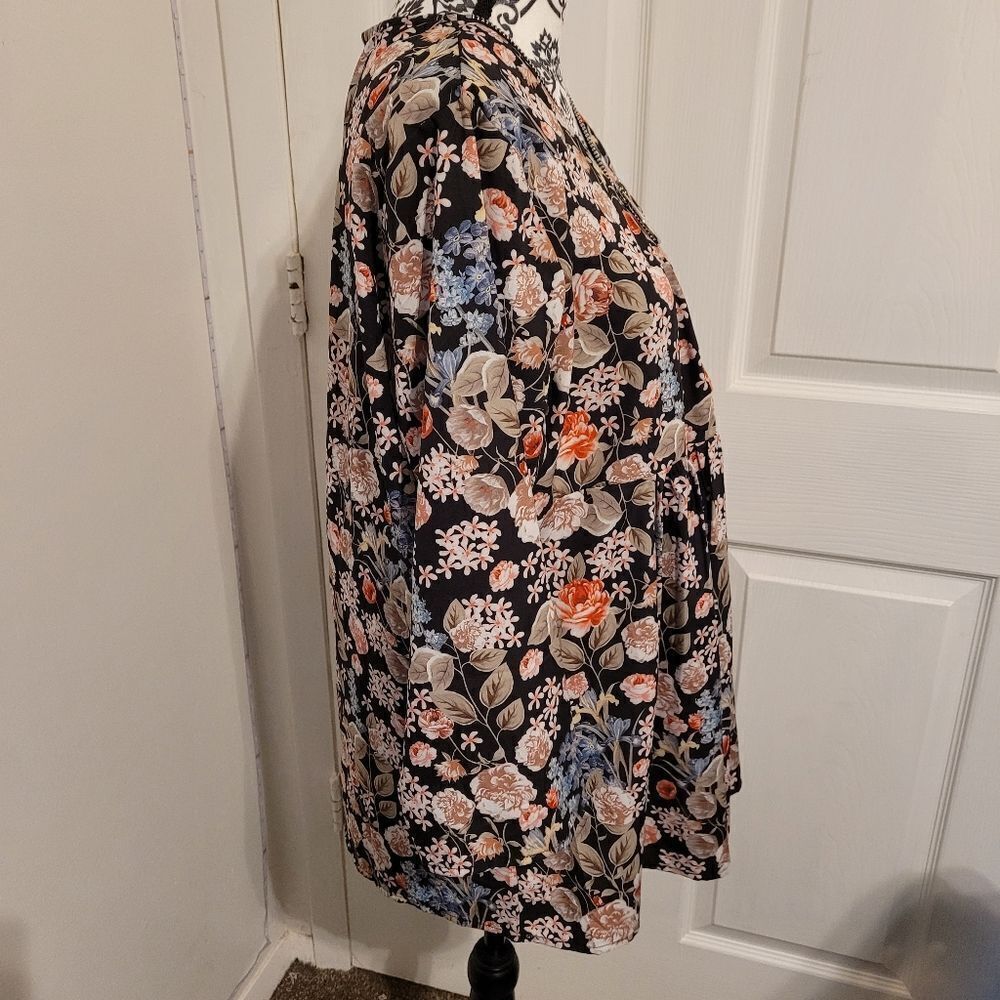 Beautiful floral design tunic top - Picture 2 of 5